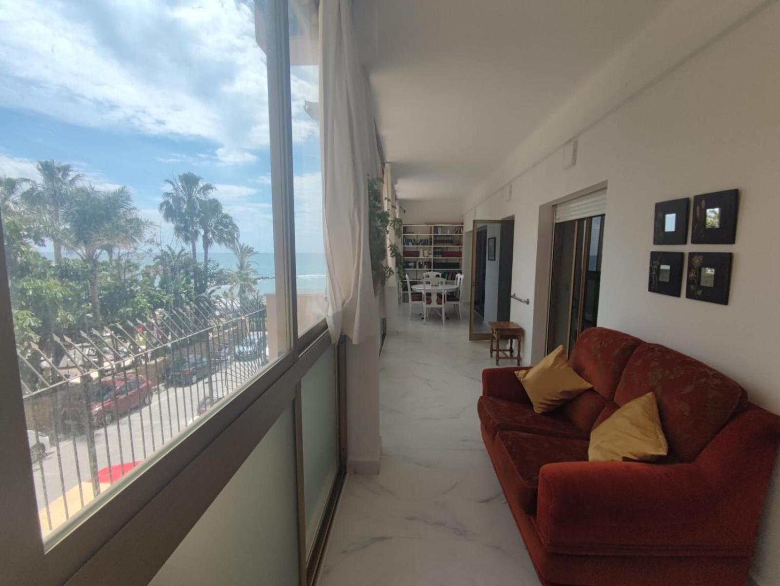 Mayoral Frontline Marbella Luaran gambar